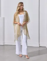 Kimono largo de gasa plisada color dorado con detalles de lurex.