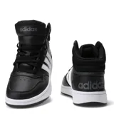 Championes de caña media Adidas Hoops 3.0 Mid Classic Vintage, color negro con detalles en blanco.