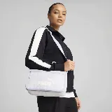 Bandolera Puma color lila con logo estampado en blanco y cierre de cremallera.