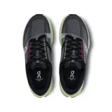 Championes de running On Cloudsurfer Next, color negro con detalles en verde y logo blanco.