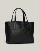Cartera tote negra con diseño integral del monograma TH en relieve, doble asa superior, correa extraíble ajustable, dos compartimentos principales y bolsillo interior con cremallera.