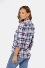 Camisa de algodón a cuadros con dos bolsillos en el pecho, botones a presión y spandex.