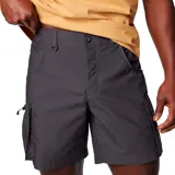 Short color beige con bolsillos laterales tipo cargo con cierre de velcro, bolsillos traseros con cierre de velcro y bolsillo de seguridad con cremallera.