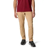 Pantalón chino color beige, de corte recto, con cinco bolsillos y tecnología Omni-Shield™ que repele la humedad y resiste las manchas.