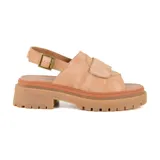 Sandalia casual negra con plataforma y suela track, tiras anchas sobre el empeine y tira trasera con hebilla ajustable.