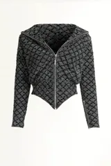 Campera de crochet de hilo celeste con negro, con cierre frontal y forro interior.