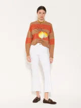 Pantalón de jean blanco de corte cropped, al tobillo y tiro medio.