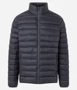 Campera puffer ultraligera color beige, con cuello alto, cierre por cremallera y bolsillos con cremallera. Incluye bolso de almacenamiento.