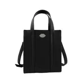 Cartera tipo tote bag color negro con doble asa corta, tira larga regulable y desmontable, cierre superior y aplique metálico con forma de labios. Incluye organizador interno.