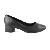 Zapato de vestir Usaflex de cuero negro, con punta redondeada y taco bajo cuadrado.