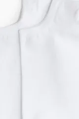 Pack de siete pares de soquetes blancos de algodón con borde superior elástico.