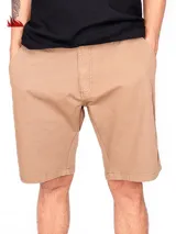 Bermuda de vestir color beige, con diseño clásico y bolsillos laterales.