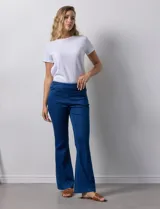 Jegging azul oscuro marca Zac & Rachel con pretina elastizada, bolsillos delanteros y traseros, y terminación bootcut.