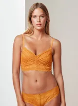 Soutien bralette de encaje floral celeste y micro tul, marca Montelle. Abrocha detrás en tres posiciones.