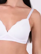 Soutien blanco con detalle de encaje en el escote.