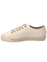 Zapatillas bajas de cuero color crema con cordones y plataforma de yute.