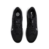 Championes de running Nike Quest 6, color negro con logo blanco.