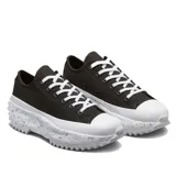 Championes Converse Run Star Hike OX, color verde oliva, con cordones blancos y suela de plataforma blanca con detalles de goma reciclada multicolor.