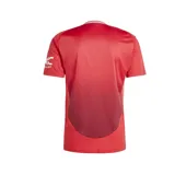 Camiseta de fútbol Adidas del Manchester United, modelo Home 24/25. Diseño rojo con detalles blancos en cuello y mangas. Incluye logo de Adidas, escudo del club y sponsor Snapdragon en el frente.