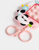 Llavero con charm de panda sobre un pop it antiestrés de color rosa, celeste y blanco.