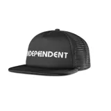 Gorra trucker negra con visera plana y logo frontal en blanco.