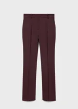 Pantalón de vestir color borgoña con finas rayas verticales, de tiro medio y corte recto.