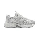 Zapatillas urbanas Paddock Equal, color blanco con detalles en beige y plateado, de malla y cuero sintético.