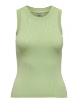 Musculosa verde claro de punto canalé, sin mangas y con cuello redondo.