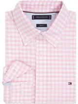 Camisa de algodón Oxford con motivo de cuadros Vichy rosas y blancos, corte regular, cuello con botones, puños con botones y logo de Tommy Hilfiger bordado en el pecho.