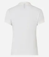 Blusa marrón con cuello polo y escote en V, de manga corta.