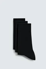 Pack de tres pares de calcetines negros de punto con acabado mercerizado y rib elástico.