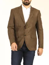 Saco sport color beige de gamuza ecológica, con dos botones frontales y forro interno completo.