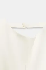 Mono largo negro de cuello halter y espalda descubierta, con pierna ancha. Cierre en espalda con cremallera oculta en costura y botones.