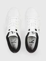 Zapatillas urbanas Calvin Klein modelo Classic Cupsole, color blanco. Confeccionadas en cuero, con ajuste de cordones, interior de espuma y forro de malla de poliéster.
