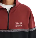 Canguro rojo y negro con cuello alto con cierre de cremallera corto, bolsillo tipo canguro y logo de la marca bordado en el pecho.