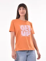 Remera blanca de algodón con estampado de limones y texto en azul.