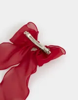 Hebilla francesa con moño plisado de organza y cinta larga color rojo.