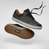 Championes de skate Etnies Marana color marrón.