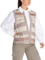 Chaleco largo sin mangas con estampado abstracto en tonos rosa, beige y blanco.