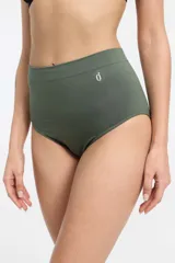 Bombacha tiro alto color verde militar, de microfibra sin costuras con logo pequeño en el frente.