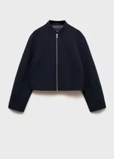 Chaqueta bomber azul marino con cierre delantero con cremallera y cuello redondo.