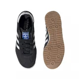 Zapatillas Adidas SL 72 RS de color negro con las tres tiras laterales en blanco.