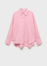 Camisa rosa de lino con cuello camisero, manga larga con puños abotonados, diseño oversize y cierre delantero con botones.