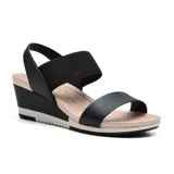 Sandalias con plataforma de Korium Confort, color negro con base beige y suela blanca.