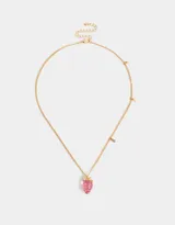 Set de dos collares dorados con dije de frutilla transparente con glitter, uno rosado y otro amarillo.