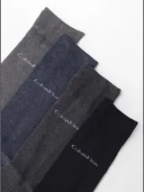 Pack de 4 pares de medias largas Calvin Klein en colores gris, azul, gris oscuro y negro.