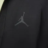 Campera deportiva negra con capucha y cierre frontal completo. Logo de Jordan bordado en el pecho.