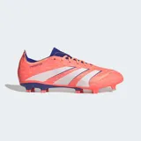Championes de fútbol Adidas Predator League para terreno firme/multiterreno, color naranja coral con tres franjas blancas y detalles en azul oscuro en el cuello y la suela. Presentan textura 3D y aletas Strikescale en el exterior.