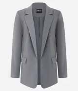 Blazer gris de sastrería, corte oversized, con cuello con solapas, manga larga y bolsillos frontales.