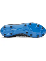 Championes de fútbol Under Armour Magnetico Pro 5 FG, color negro con detalles en azul.